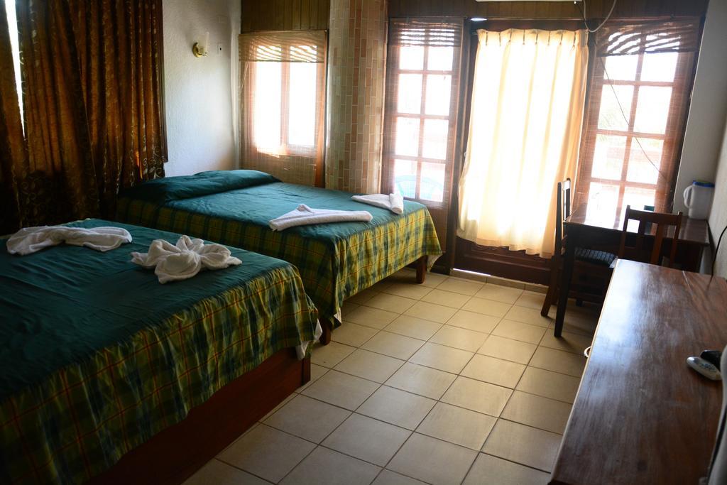 Hotel Sherwood Tela Esterno foto